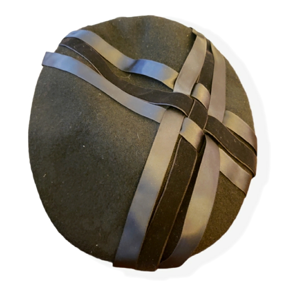 RARE Kangol Red wool flat cap with ribbon detail